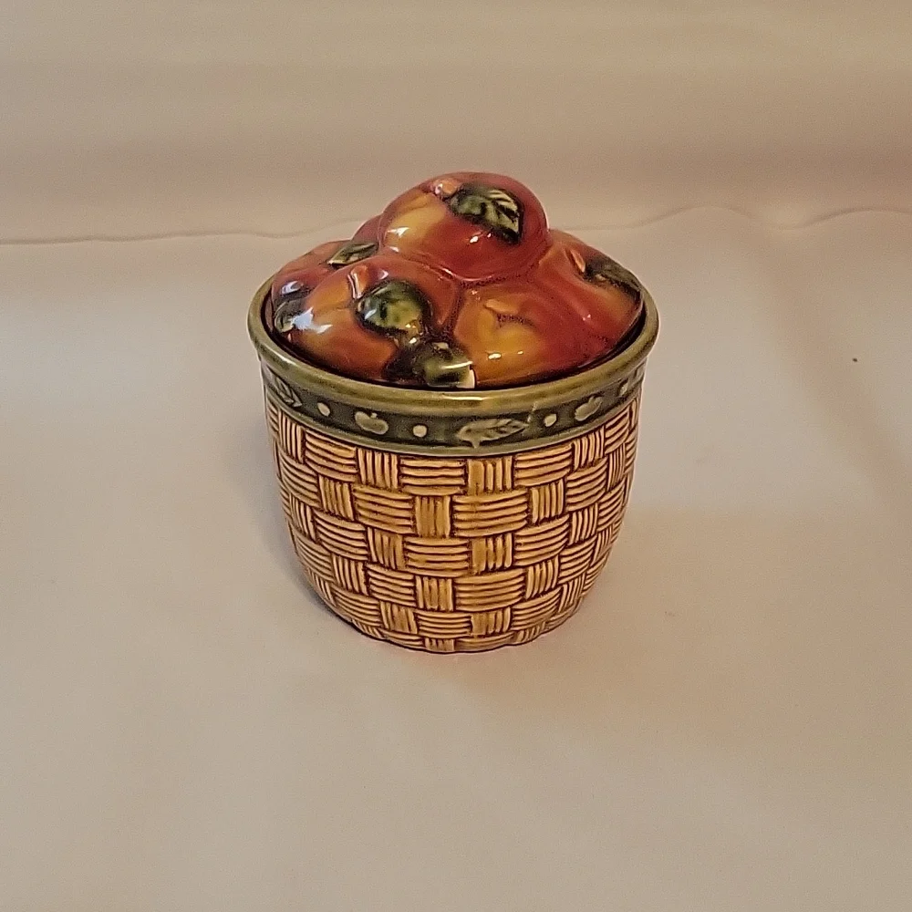 Vintage Basket of Apples Canister